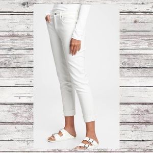 GAP GIRLFRIEND MID RISE JEANS IN WHITE NWT